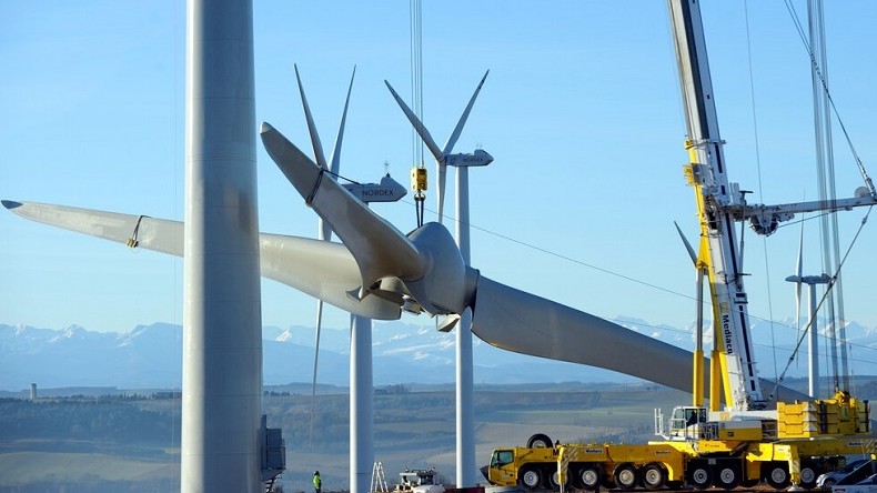 En dépit des contestations, le gouvernement entend accélérer le déploiement de l'éolien