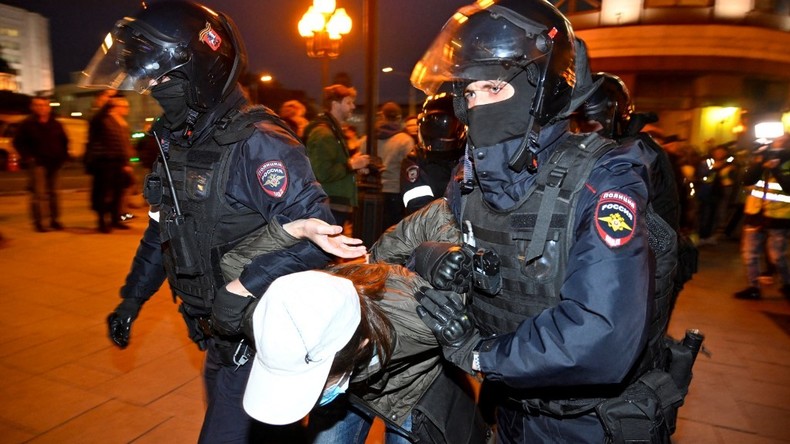 Des manifestations anti-mobilisation se déroulent en Russie, la police procède à des arrestations