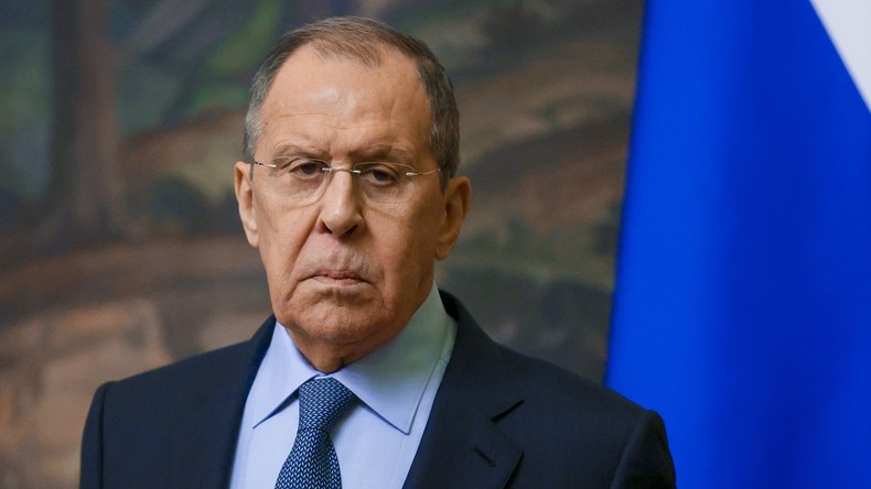 Lavrov : depuis 8 ans, «le régime de Kiev mène une opération» contre la population civile du Donbass