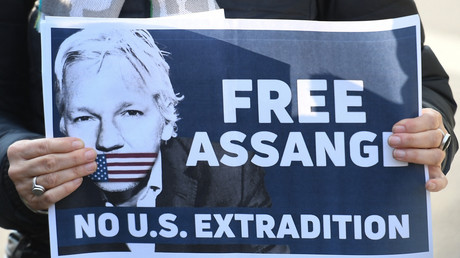 Rassemblement à Paris pour demander la libération de Julian Assange