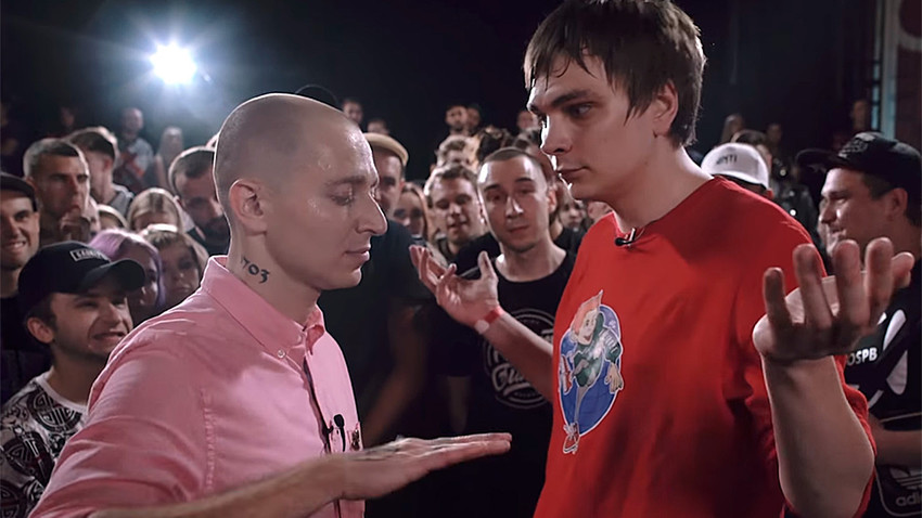 Rap battle between Oxxxymiron (left) and Gnoiny. 