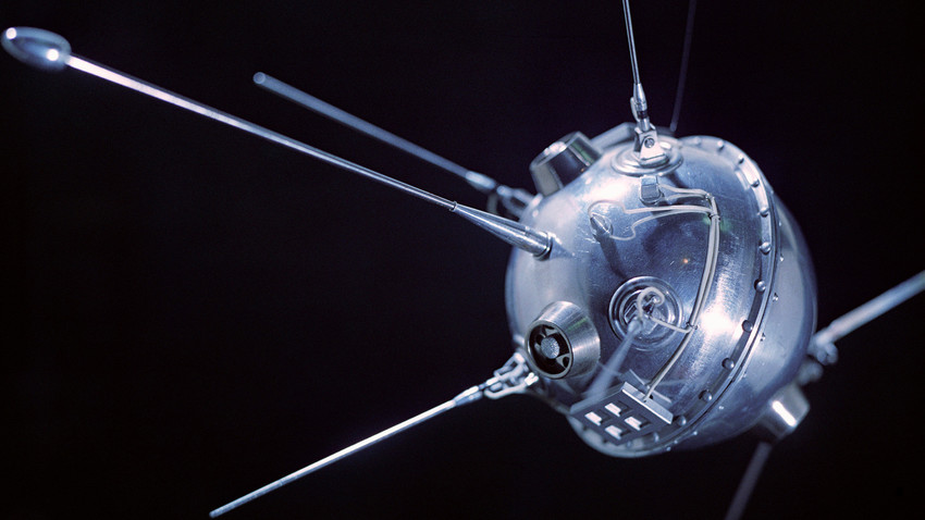 Макет на космическия апарат на СССР "Луна 2"