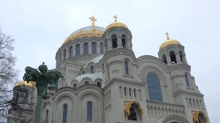 Катедралата "Св. Никола" в Кронщат