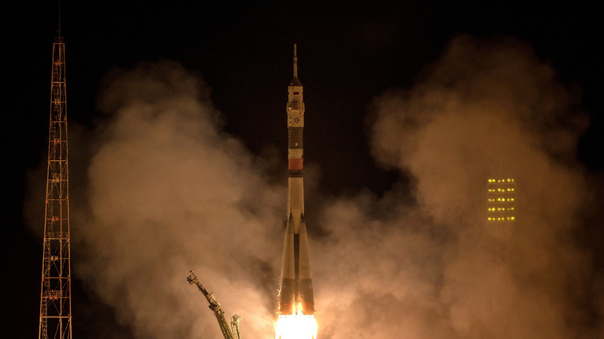 Pesawat antariksa Soyuz MS-06 saat meluncur dari Baikonur dengan membawa 3 awak menuju ISS.