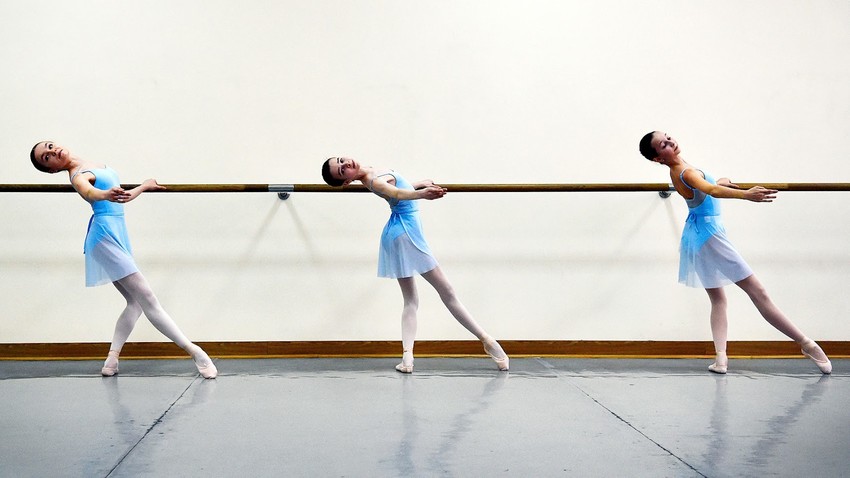 Ученици в час в Московската държавна хореографска академия, известна като Академията на Болшой театър. Москва, 3 март 2016 година.