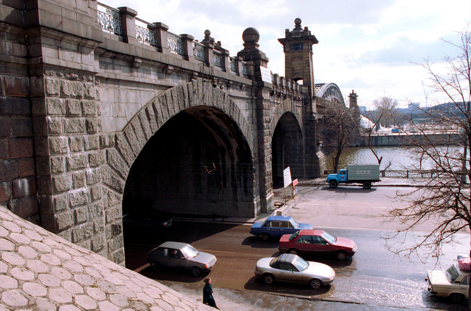 Krasnolužski most