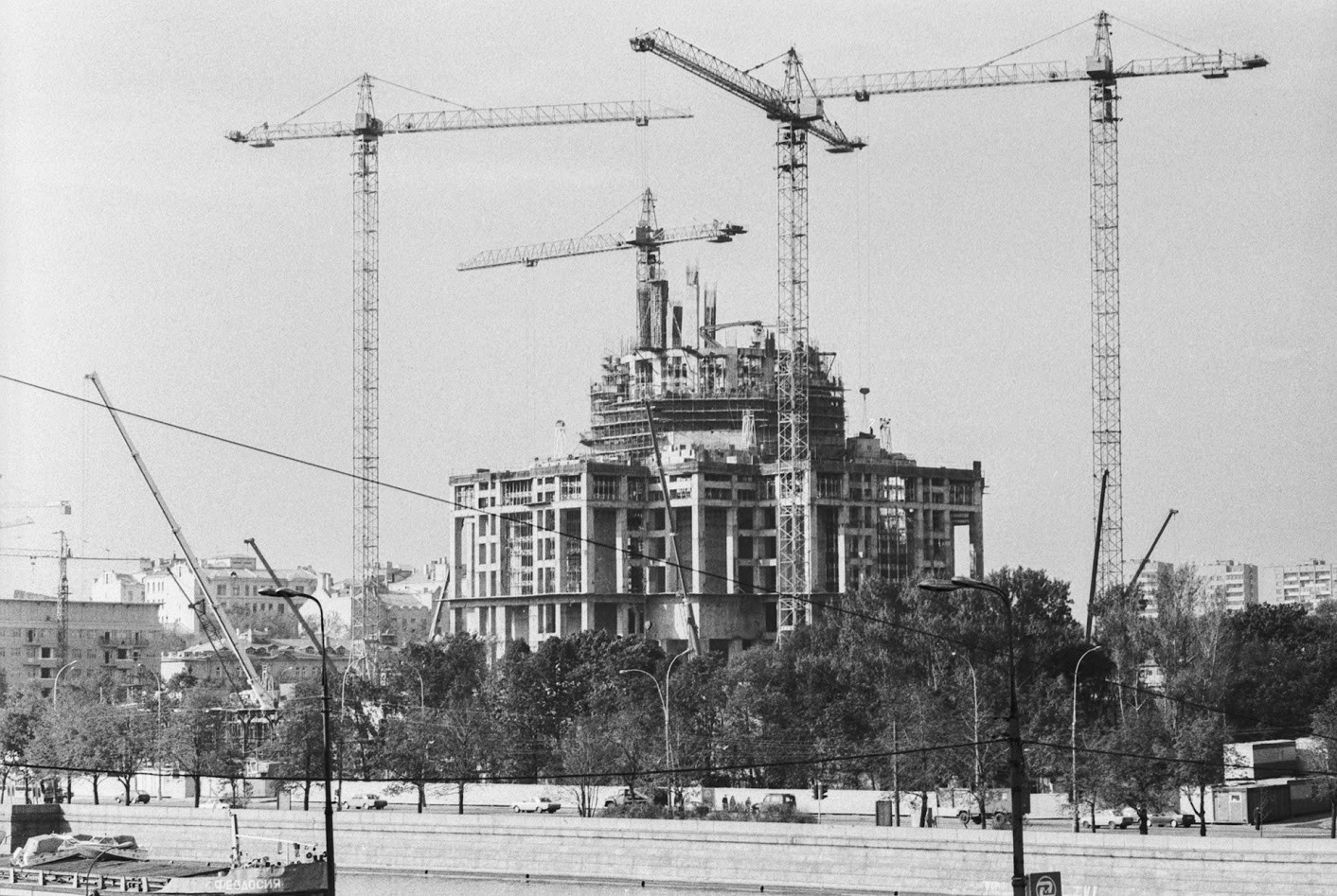 1. september 1995. Gradnja in obnova katedrale. 