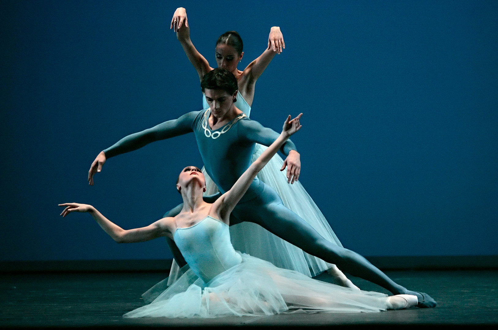 Il balletto in un solo atto “Serenade”, coreografia di George Balanchine, al Teatro Bolshoj di Mosca, febbraio 2017