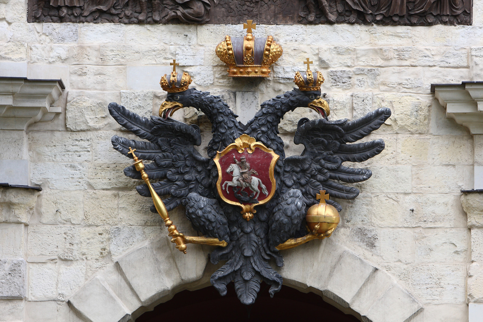 Uno stemma sulla Fortezza di Pietro e Paolo