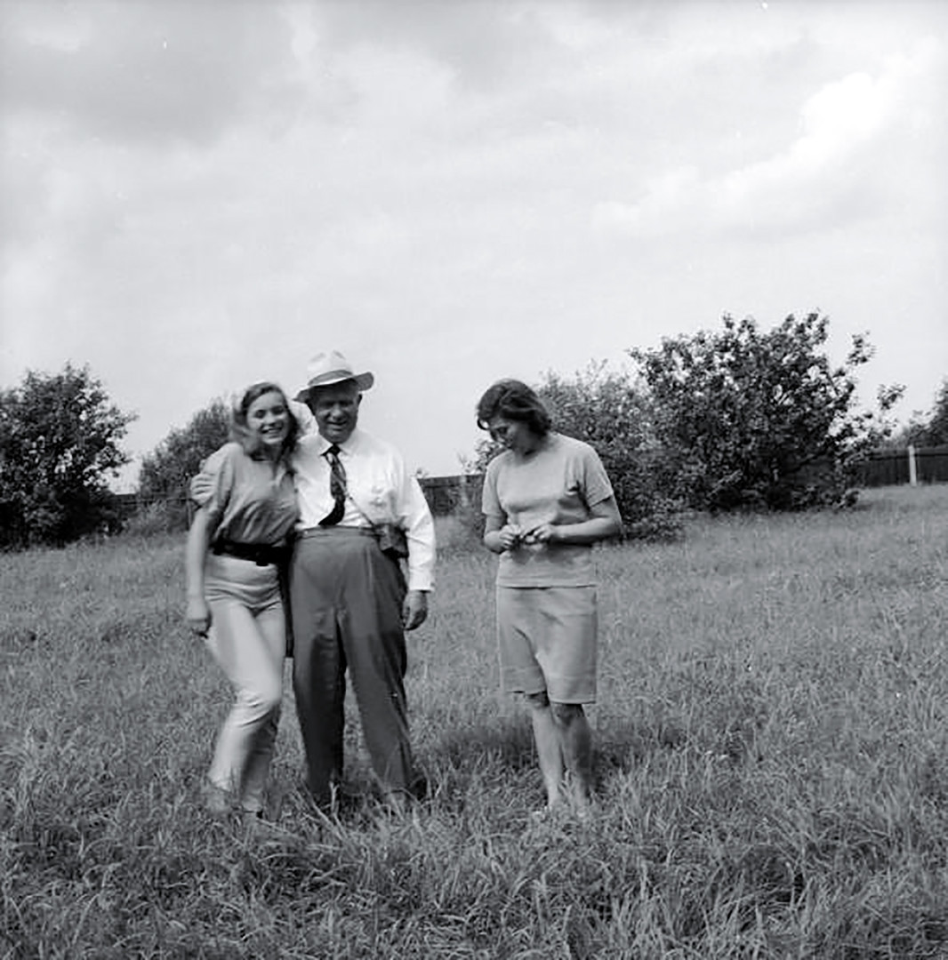Хрушчов са ћеркама Јеленом и Радом. 