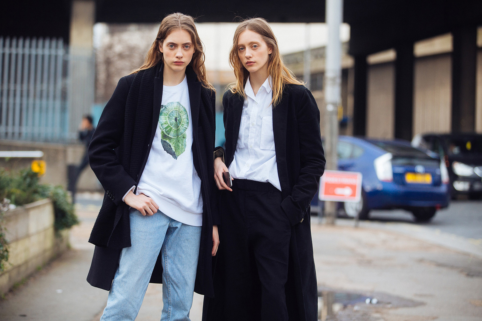 Blizanke Lia i Odette Pavlova na trećem danu londonskog Tjedna mode, 19. veljače 2017.