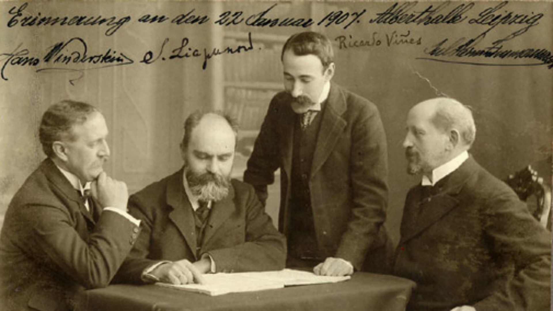 Sergueï Liapounov, deuxième à gauche.