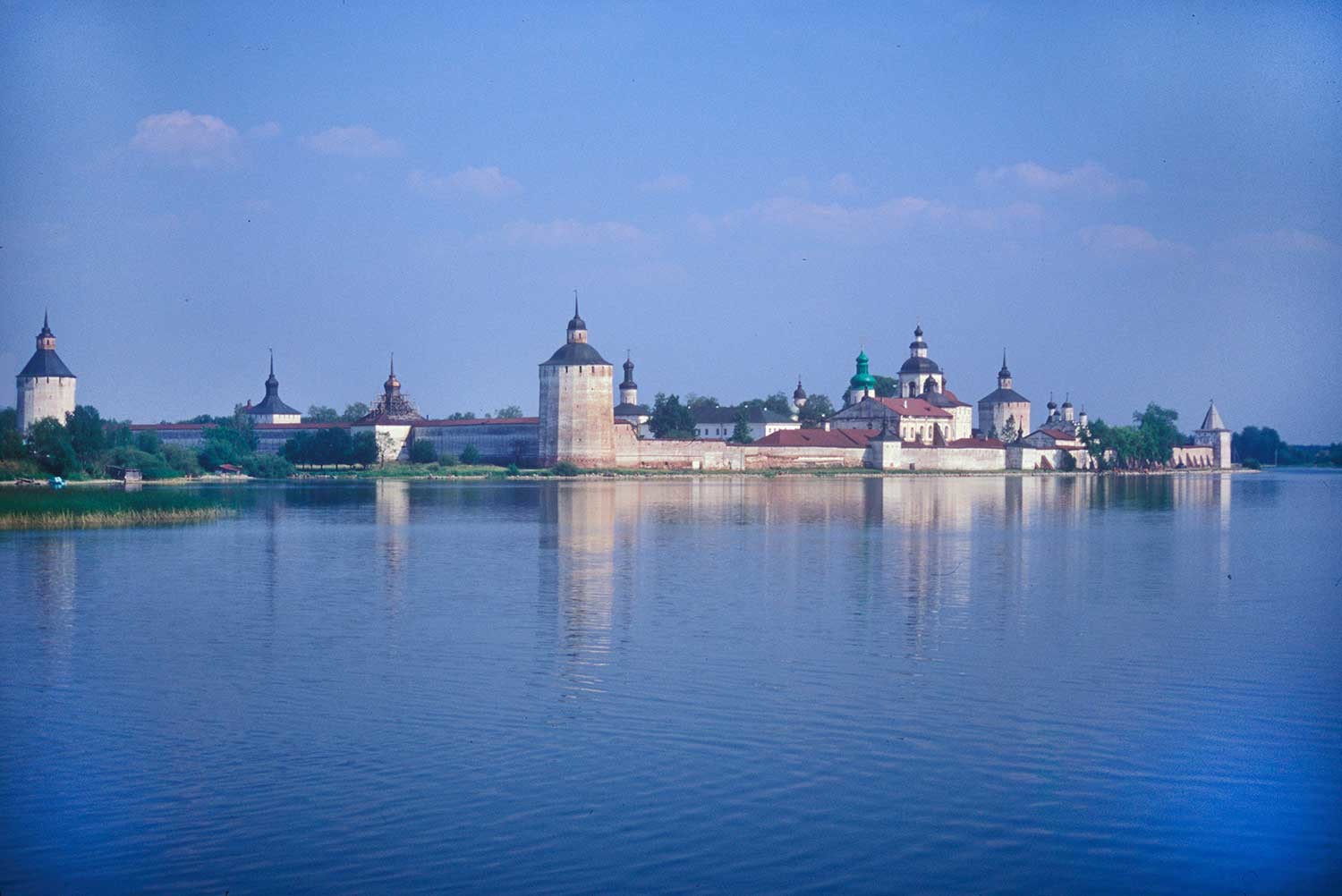 Кирило-Белозерски манастир. Поглед на Сиверско језеро са југозападне стране манастира. 15. јул 1999. године.