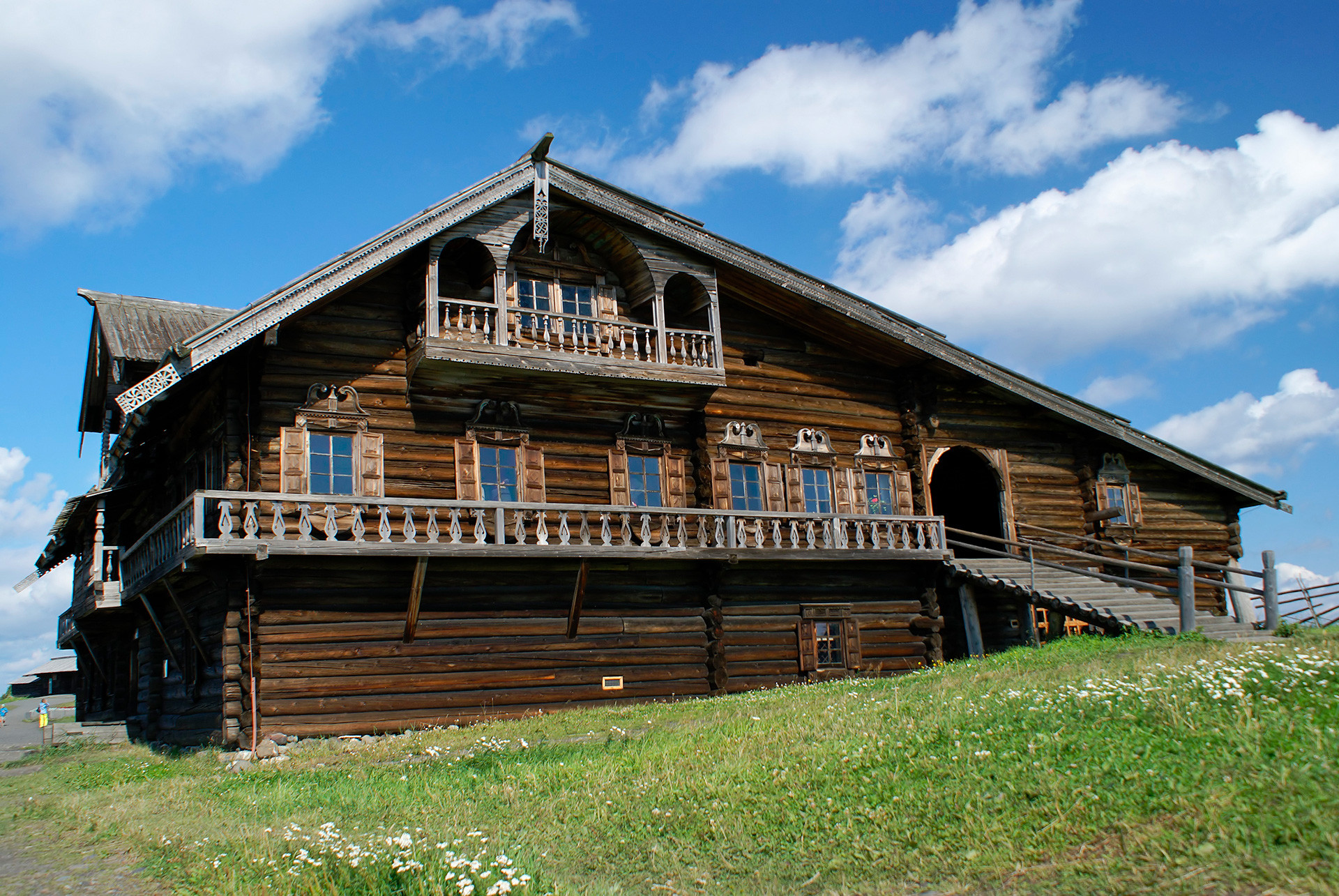 Rumah kayu keluarga Oshenyev