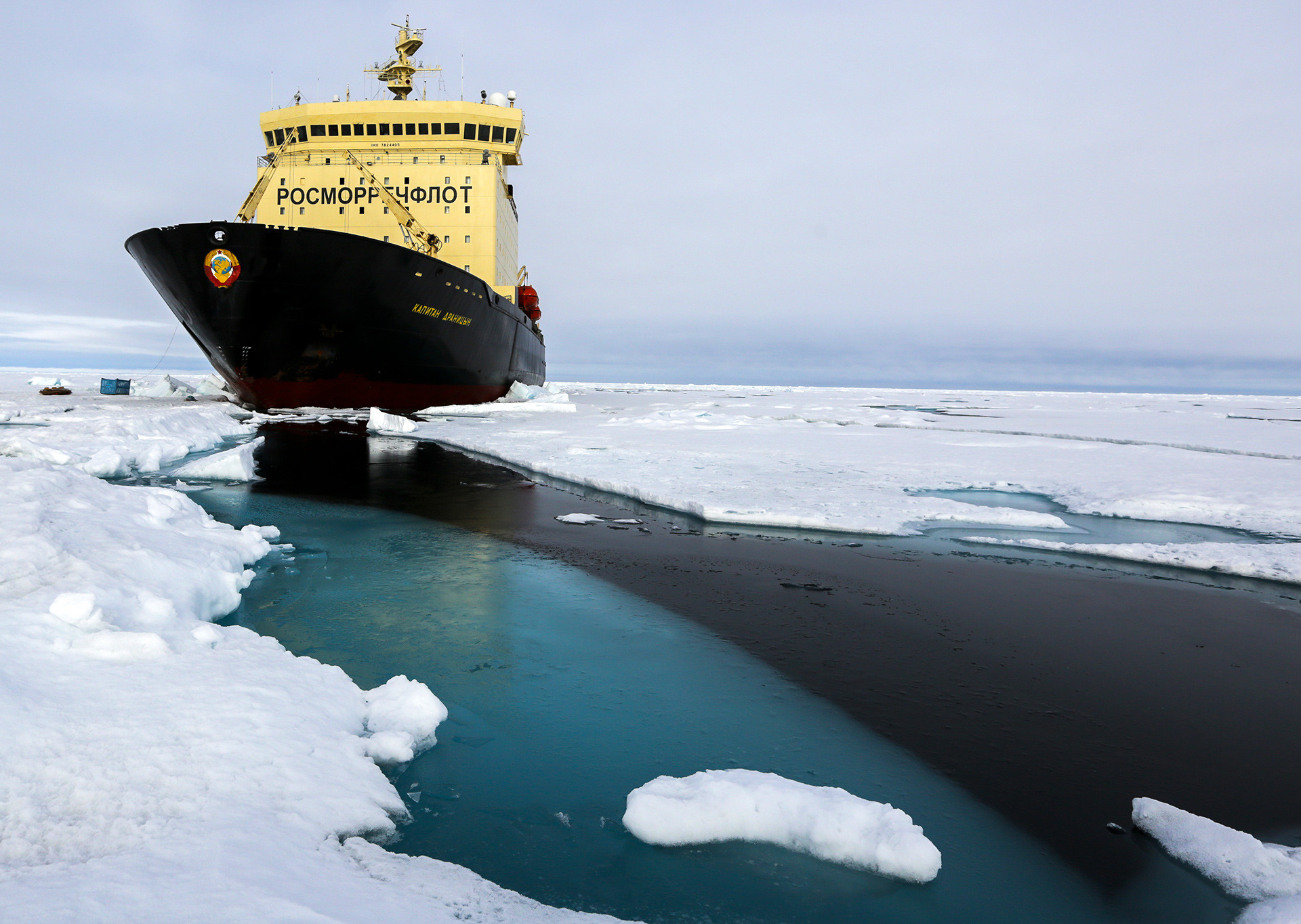 Ледоломац „Капетан Драницин“. Арктик, 11. август 2015. 