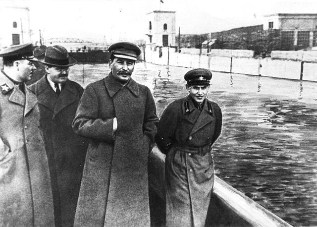 Сталин при посещение на канала Москва-Волга.