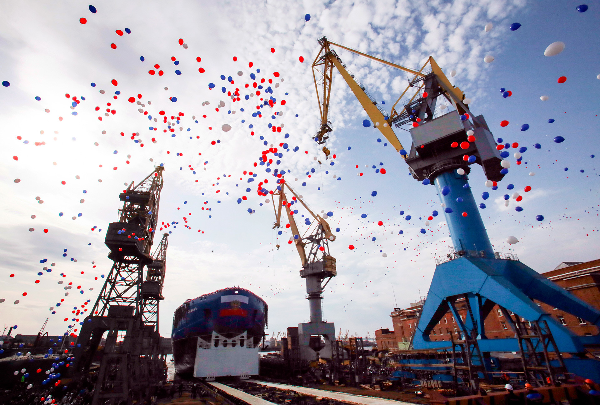 Slovesnost ob splovitvi prvega serijskega univerzalnega jedrskega ledolomilca LK-60JA Sibirija v Baltski ladjedelnici v Sankt Peterburgu. 22.9.2017. 