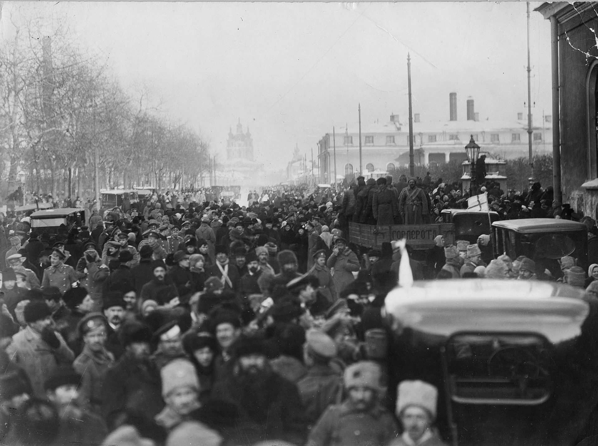 По време на революцията в Петроград.