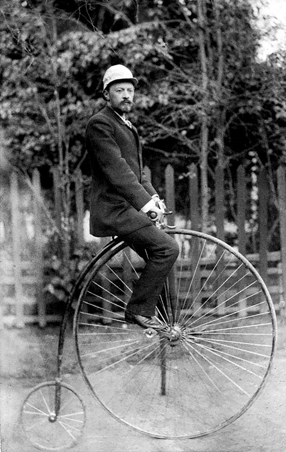 Vladimir Šuhov na kolesu.