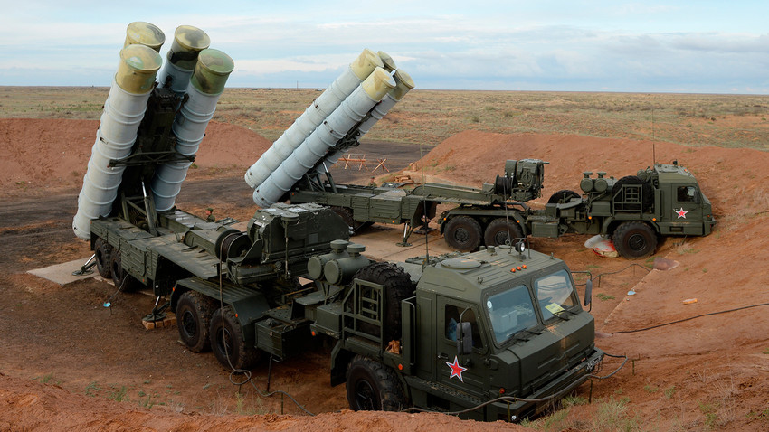 S-400 "Triumph" protects the skies from enemy missiles, jets, bombers, helicopters - and modern and perspective aerial targets including fifth-generation aircrafts, cruise and ballistic missiles, and other hi-tech weapon systems.