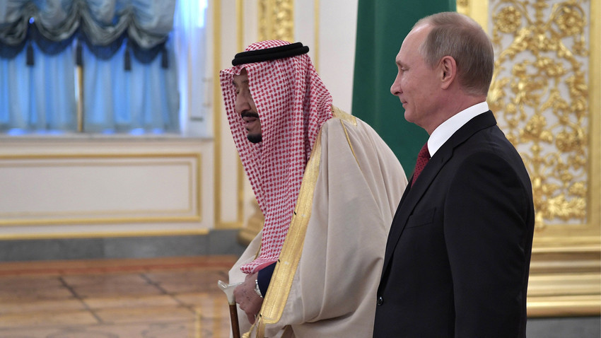 Кралот на Саудиска Арабија Салман бин Абдулазиз Ал Сауд и рускиот претседател Владимир Путин на средба во Кремљ.