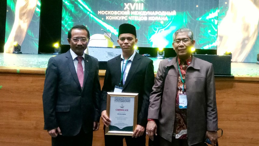 Dari kiri ke kanan: Duta Besar Republik Indonesia untuk Federasi Rusia M. Wahid Supriyadi, Irfan bin Ahmad Timat, dan Direktur Penerangan Agama Islam Kementerian Agama RI Khoirudin.