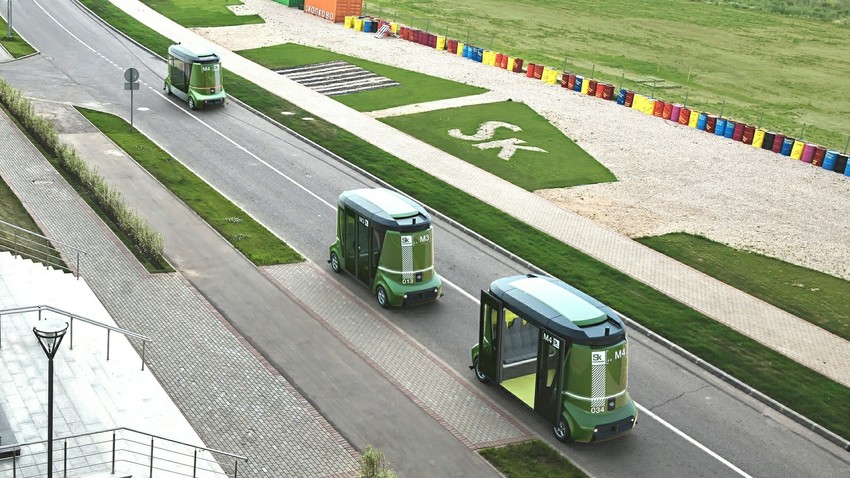Letošnje testiranje avtonomnih minibusov Matrjoška v Skolkovu. Sedaj poskusno obratujejo v Vladivostoku.