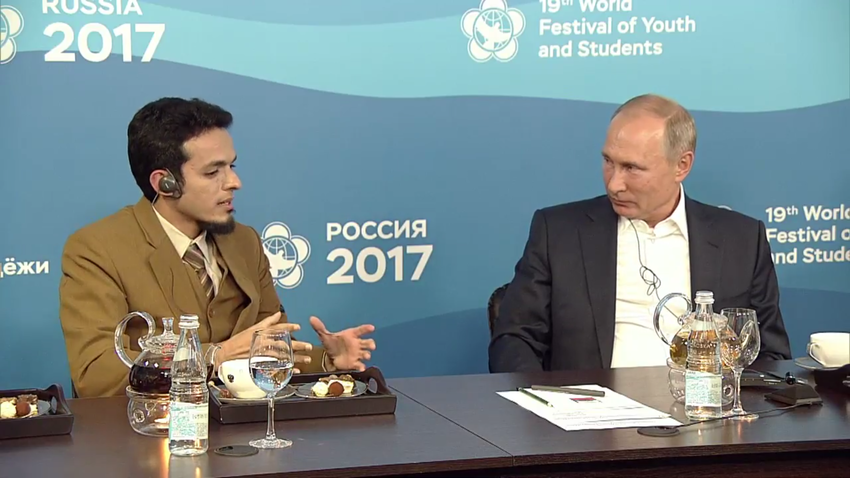 Dokter Gamal Albinsaid berbincang dengan Presiden Rusia Vladimir Putin di WFYS 2017.