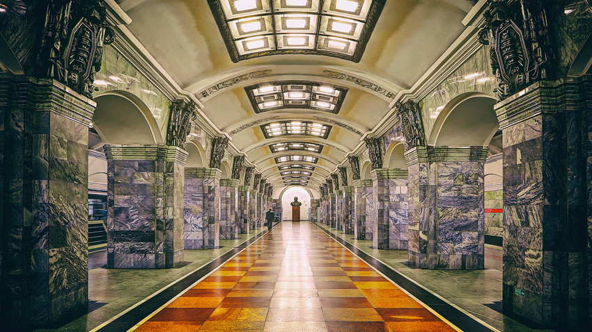 Estación Kirovski Zavod del metro de San Petersburgo.