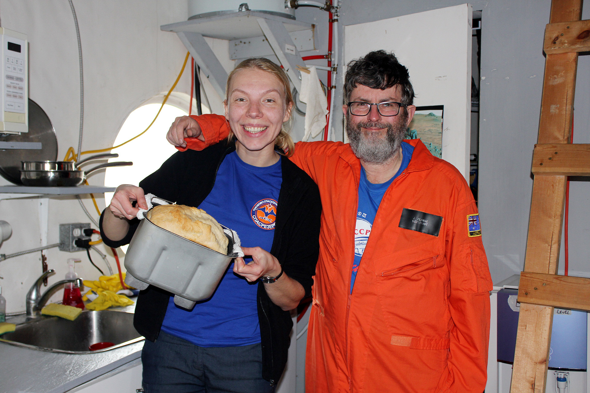 アナスタシヤ・ステパノワとジョナサン・クラーク、フラッシュライン火星研究基地