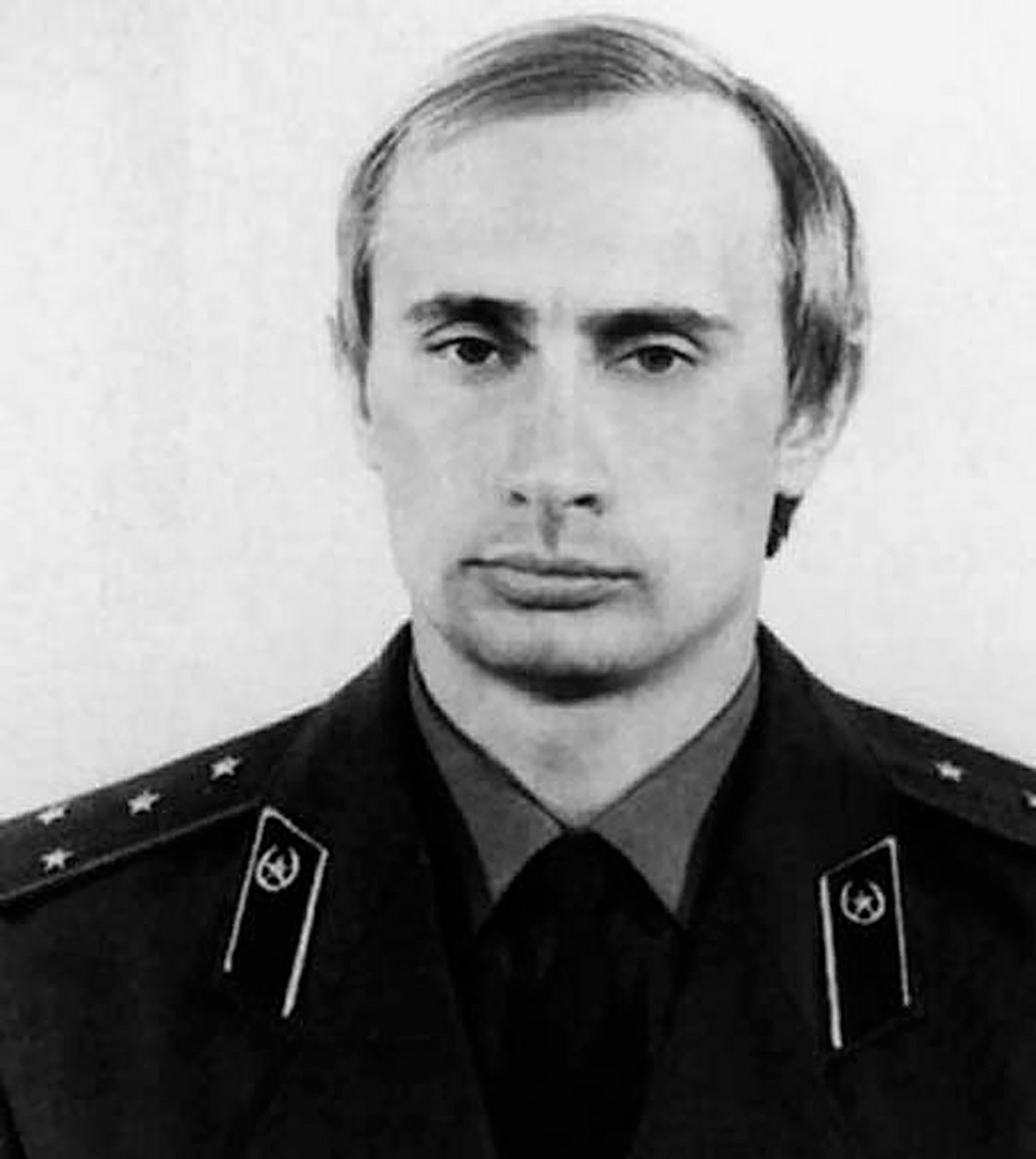  Путин в униформа на КГБ, 1980 г.