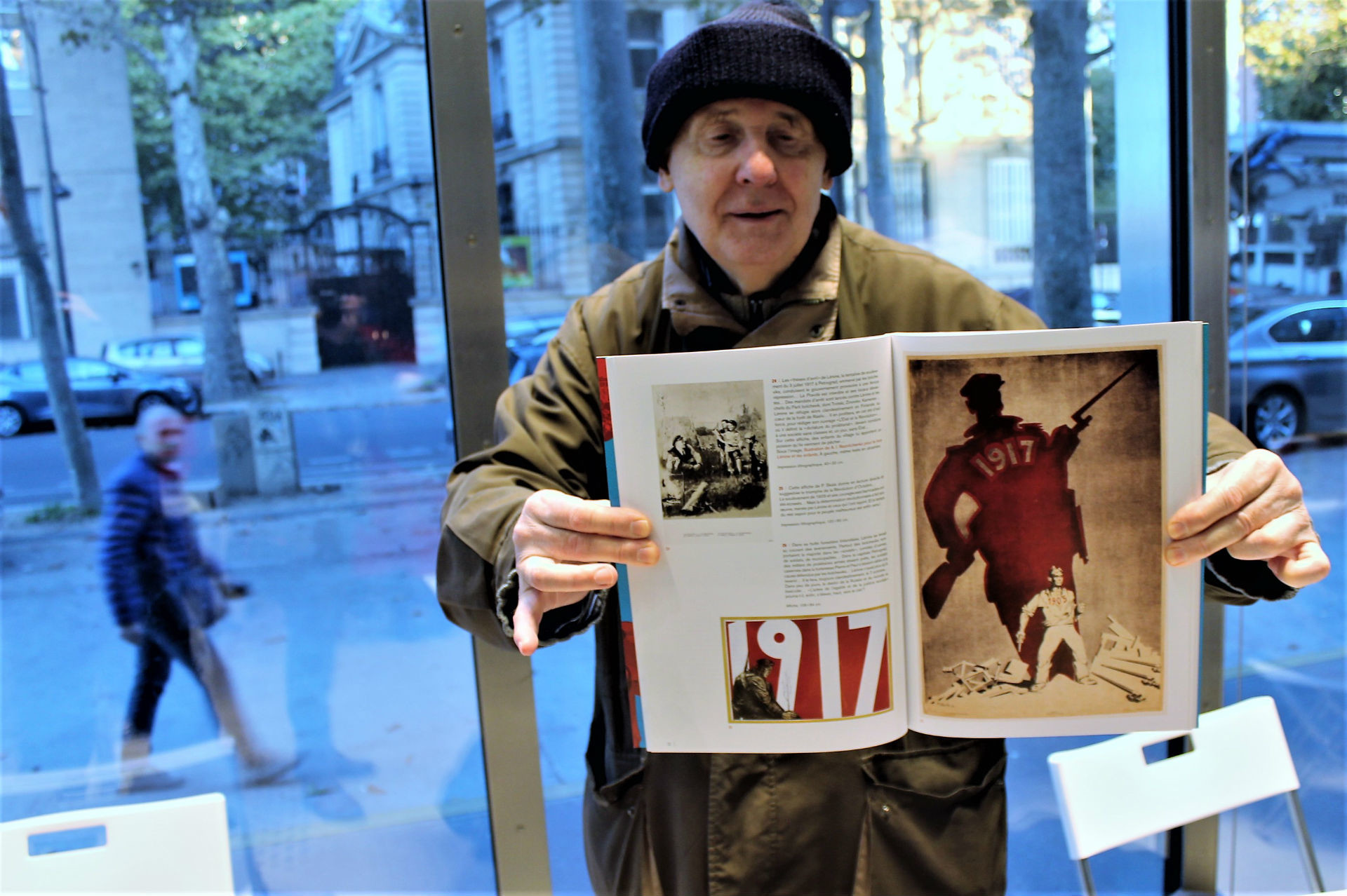 Alain Gesgon, collectionneur et créateur du Musée International de l'affiche politique.
