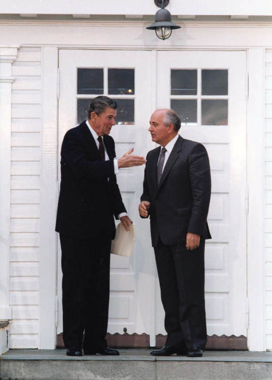 Ronald Reagan und Michail Gorbatschow in Reykjavik 