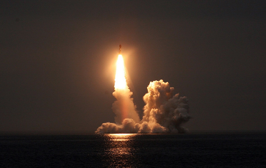 Лансирање ракете „Булава“ са подморнице.