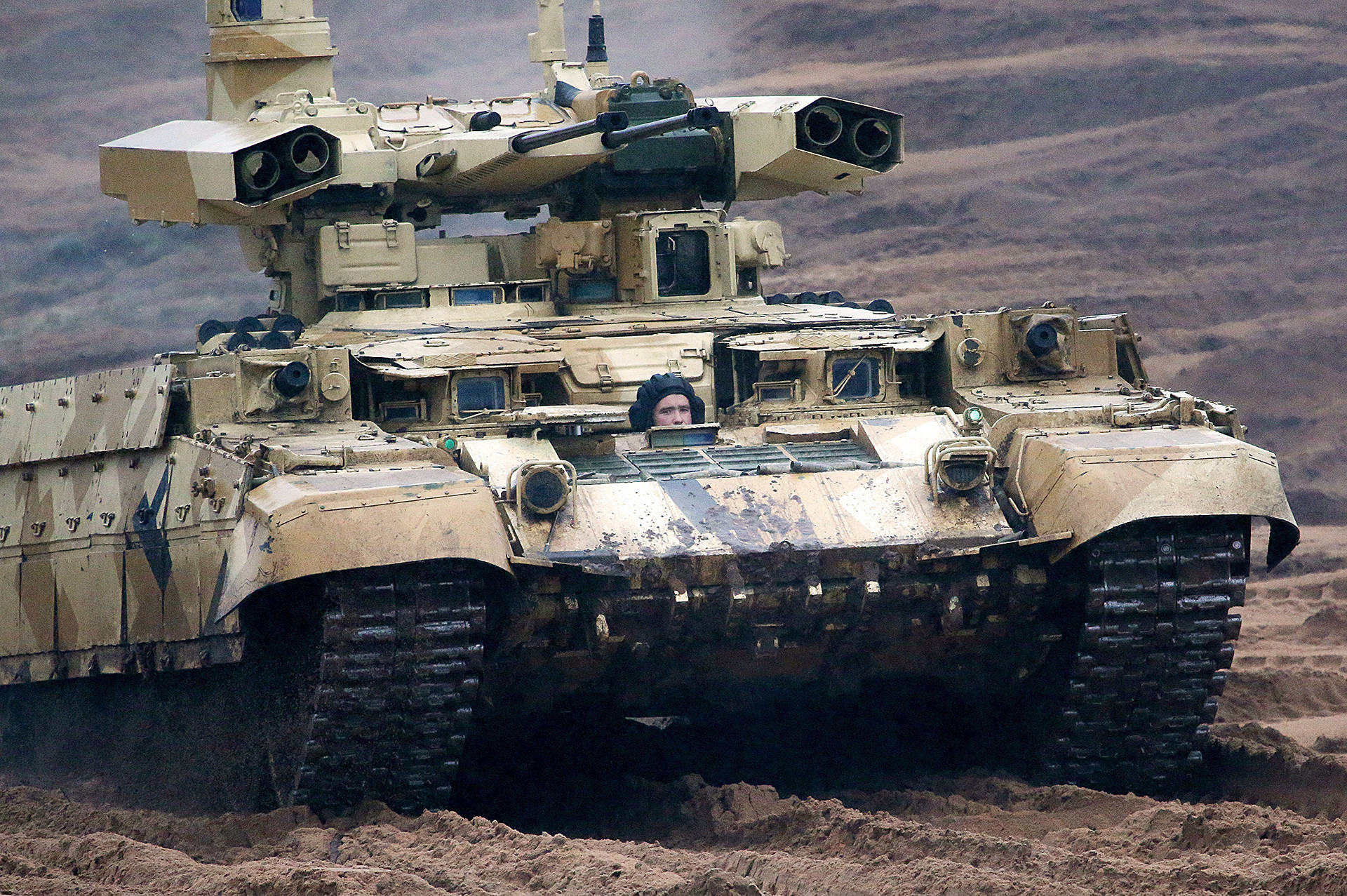Kendaraan tempur BMPT-72 (Terminator-2) saat latihan militer Rusia-Belarus.