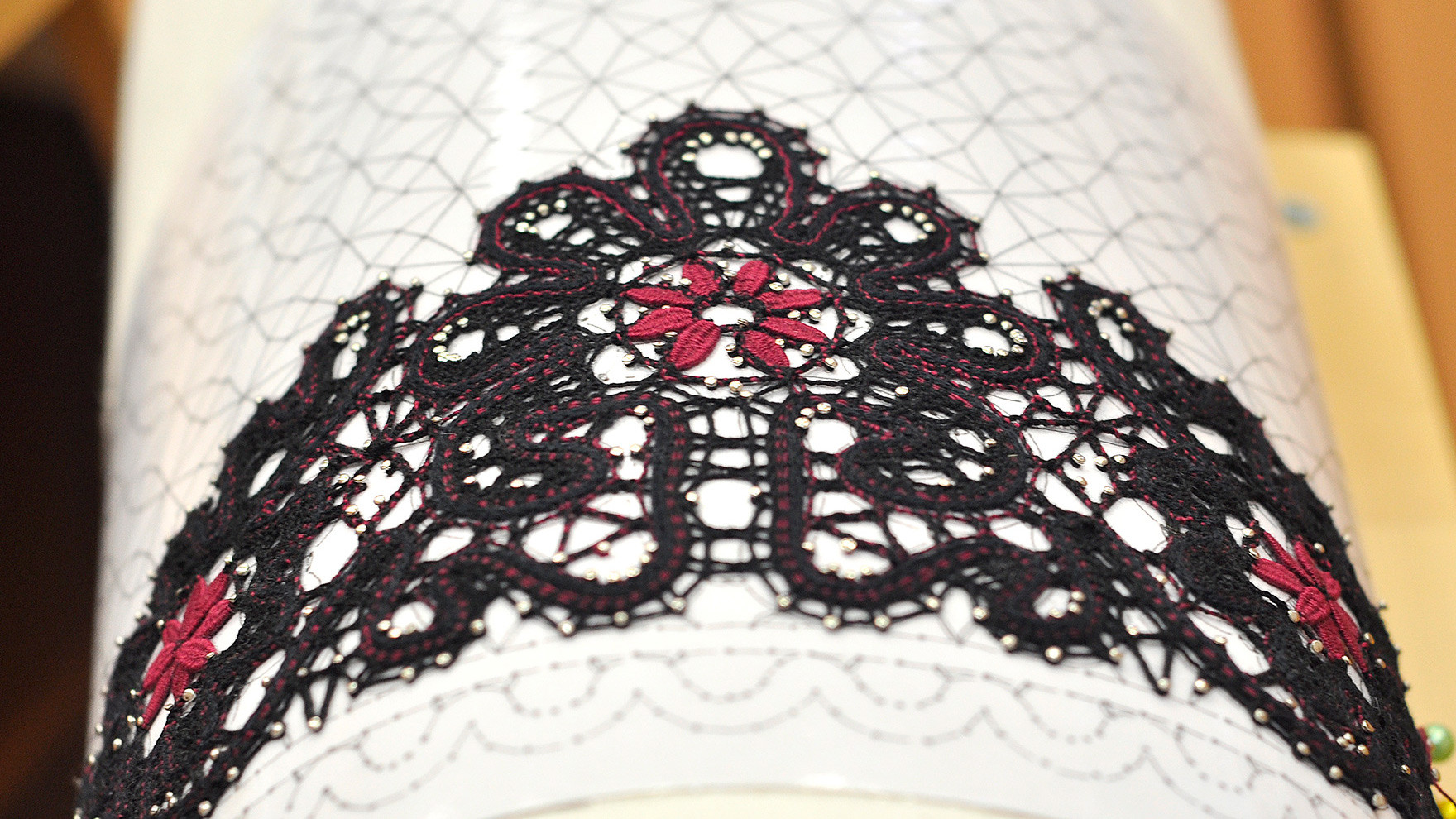 The modern Vologda lace can be any color. 