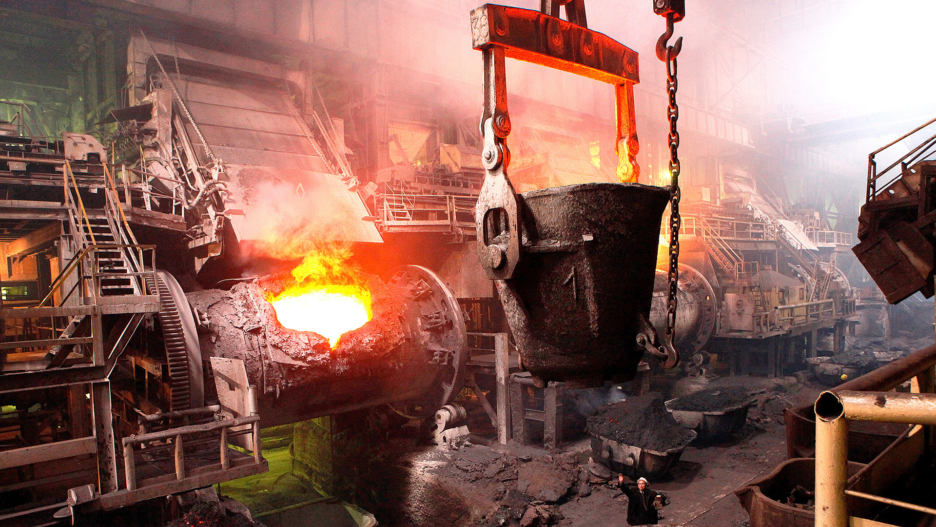 粗鋼、鉄、銅を生産するいくつかの工場で働いていた労働者が、ニジニ・タギルの人口の基をなした。
