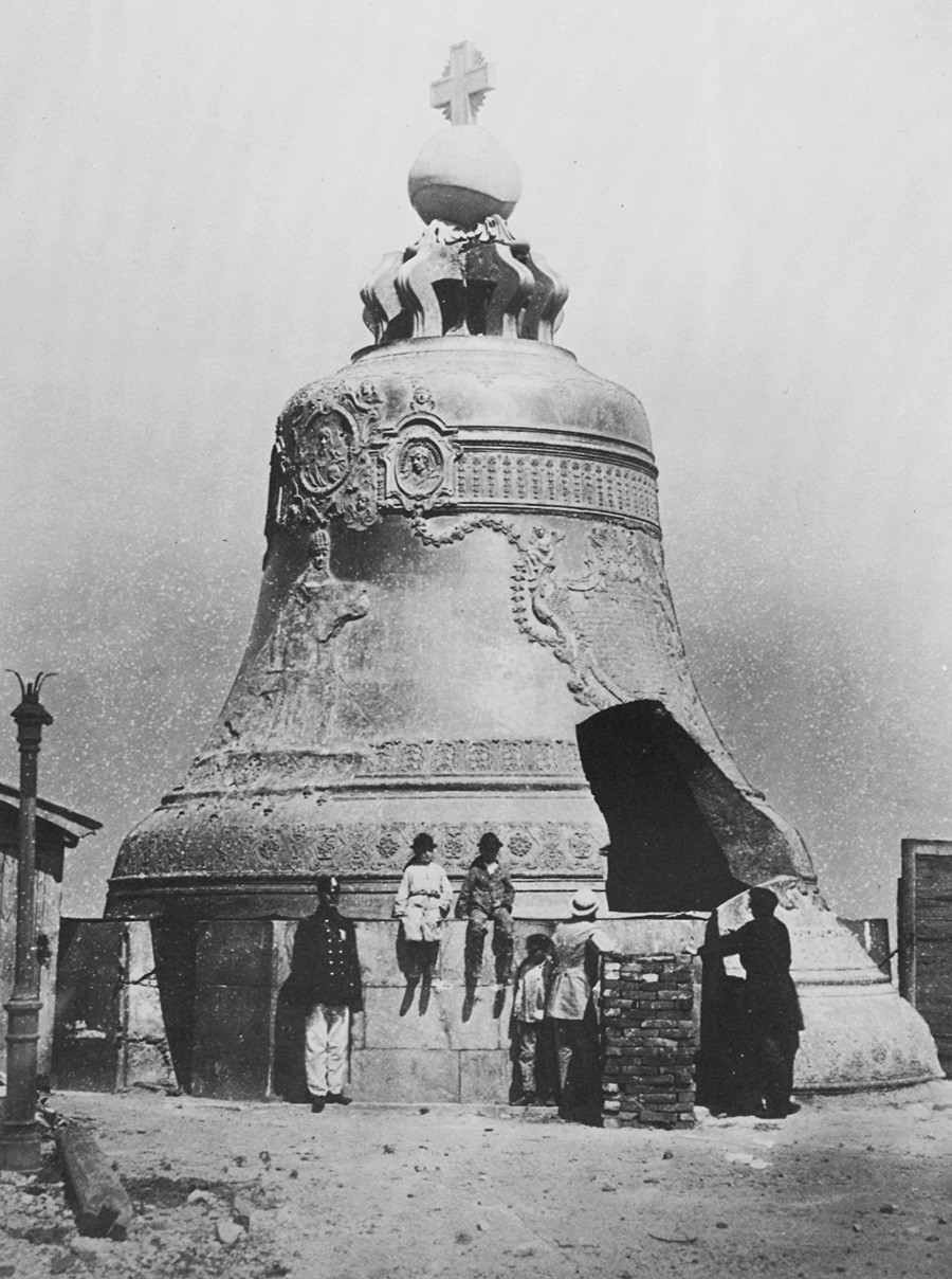 The Tsar Bell weighs 200 tons, with a height of 8 meters