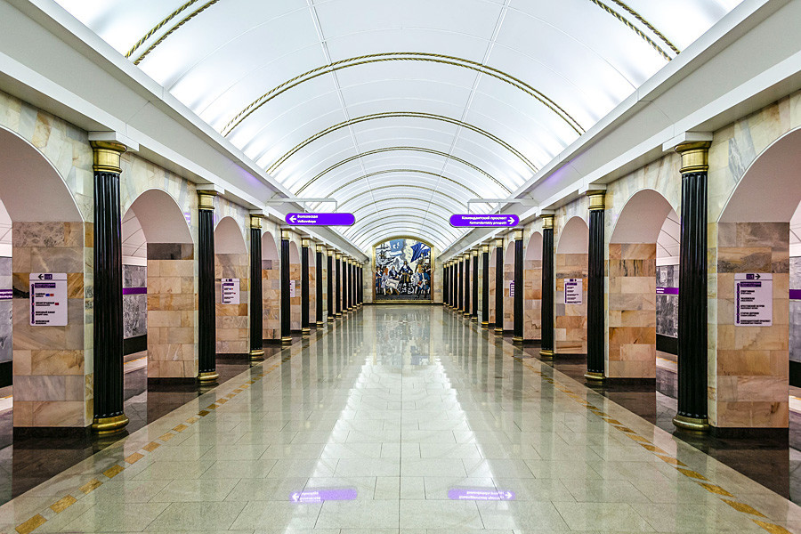 A Admiralteyskaya é uma das estações preparadas para enchentes


