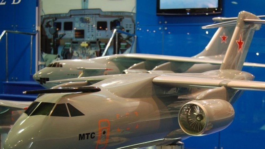 Maketa višenamjenskog transportnog zrakoplova Il-214. MAKS-2009.