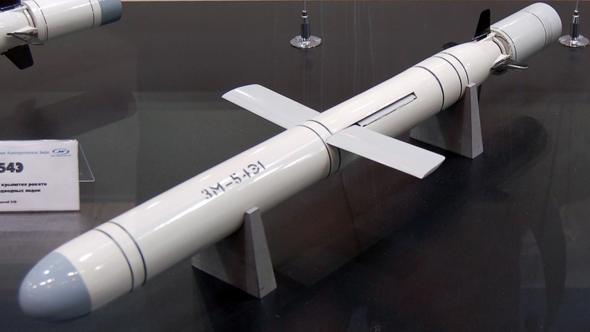 Макета на противбродската ракета 3М-54Э1