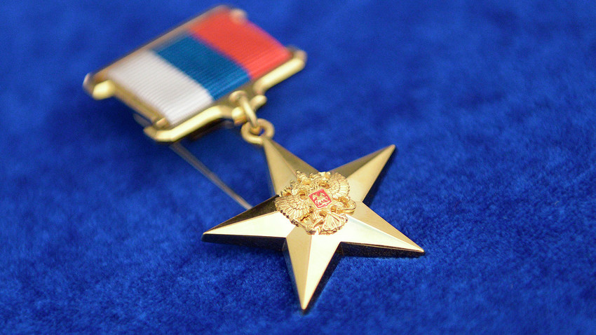 У Русији постоји много државних награда, једна од њих је Херој рада Руске Федерације.