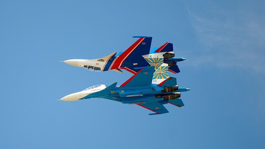 „Руски витезови“ лете на ловцима Су-30СМ.