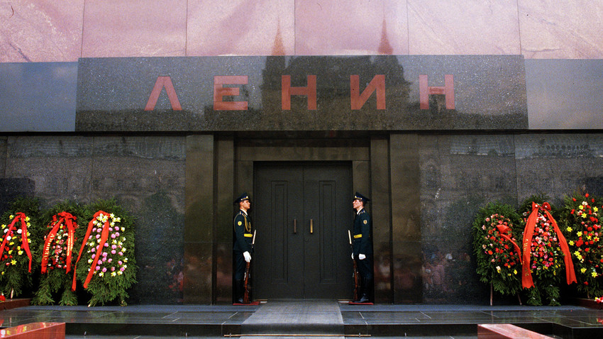 Il mausoleo di Lenin in Piazza Rossa a Mosca