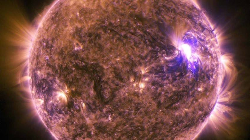 Bild einer mittelstarken Eruption an der Sonnenoberfläche am 25. Juni 2015