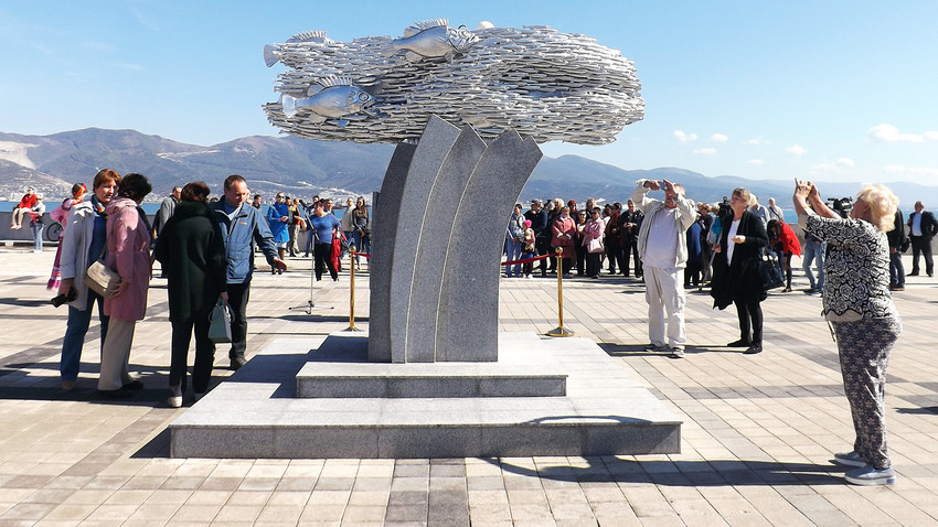 The monument was erected in the Black Sea port of Novorossiysk