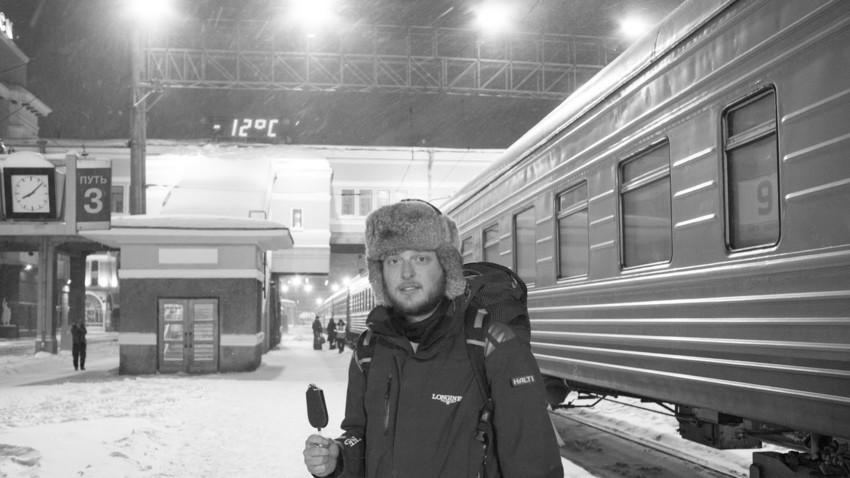 "Na poti vedno paše sladoled," je komentiral filmski ustvarjalec Miha Mohorič ob tej fotografiji s potovanja po Rusiji.