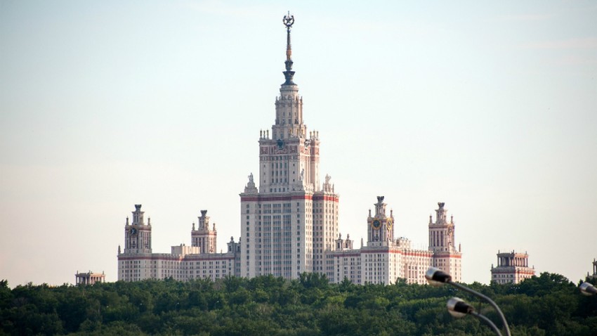 Universidade de São Paulo empatou com a de São Petersburgo, em 13° lugar. Na foto, prédio principal da Estatal de Moscou (MGU).