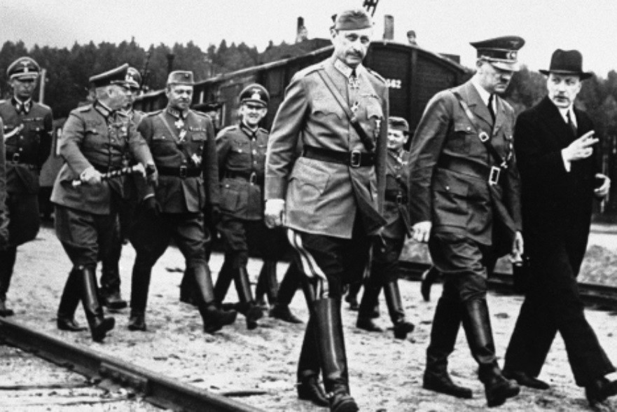 Carl Gustav Mannheim in Adolf Hitler, 1942.
