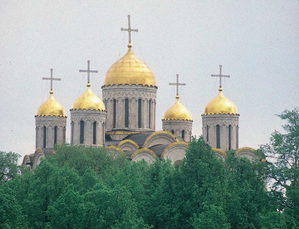 Dormition Cathedral. West view across Erofeev Descent. May 25, 1998.
